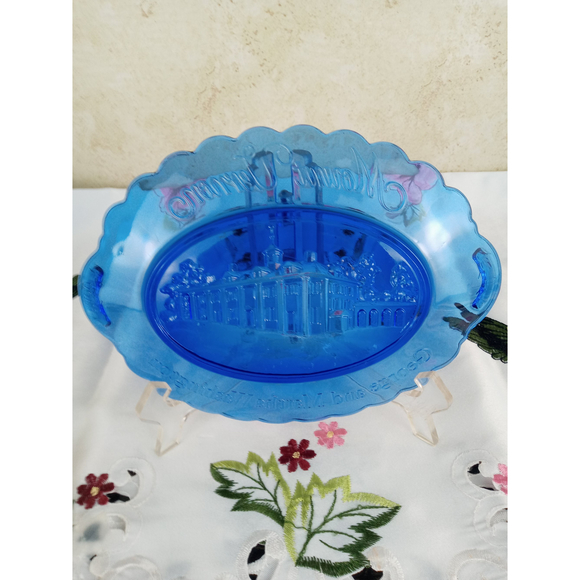 Avon Blue Oval Plate Mount Vernon George & Martha Washington - Picture 2 of 6